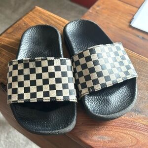 Vans off the wall black and white checkered slides for kids